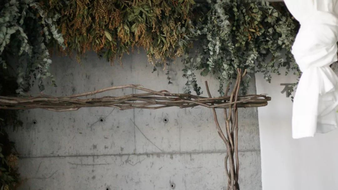 不羁花艺空间 | 混凝土与花的艺术结合-24