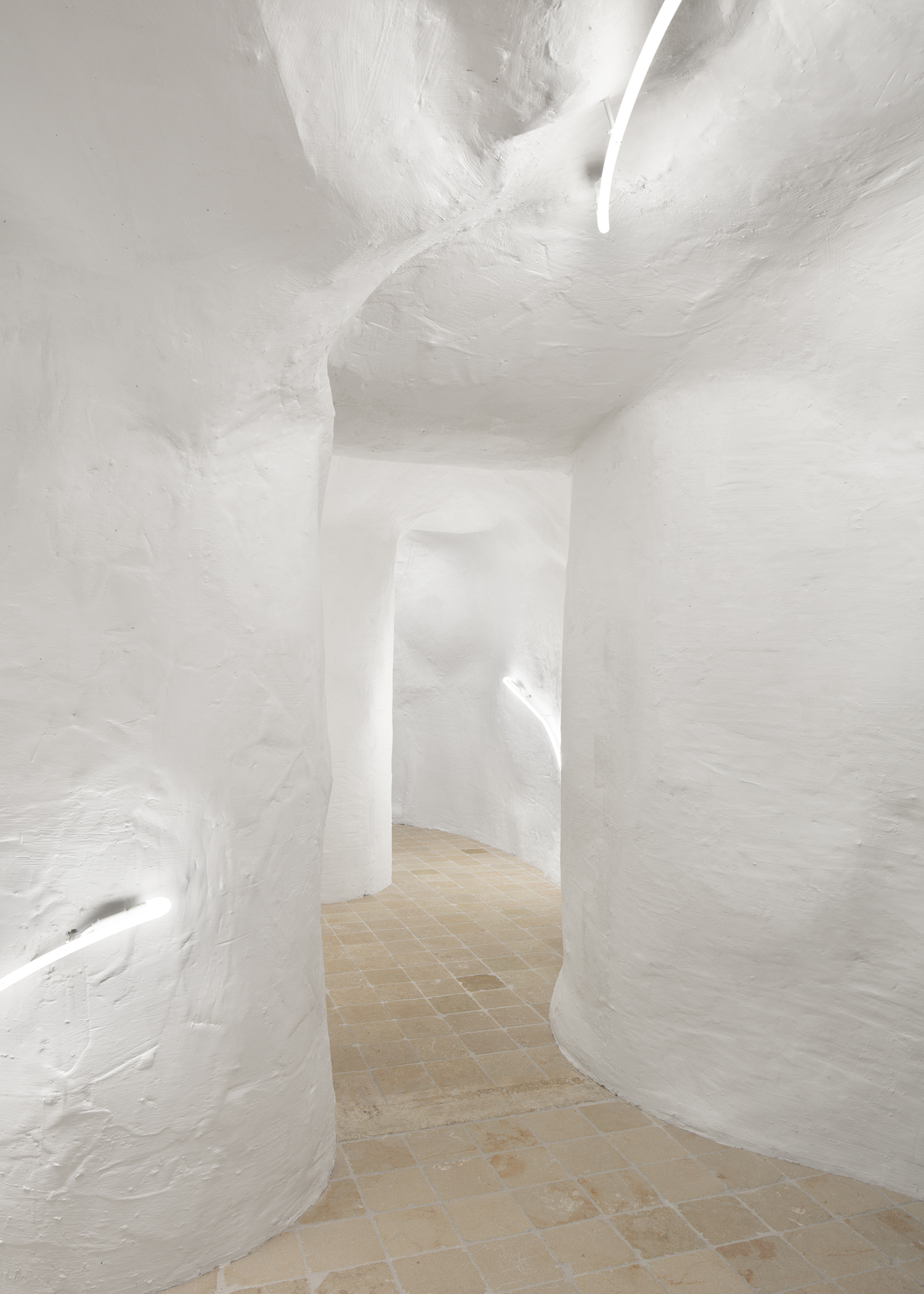 Selenite Dreams 临时展览丨瑞士丨BUREAU-13