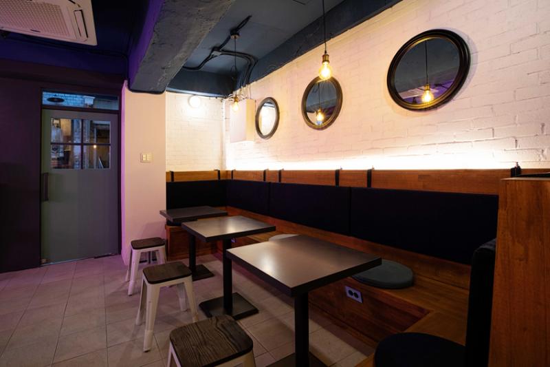 光点映照的 11 坪韩式餐厅设计-10