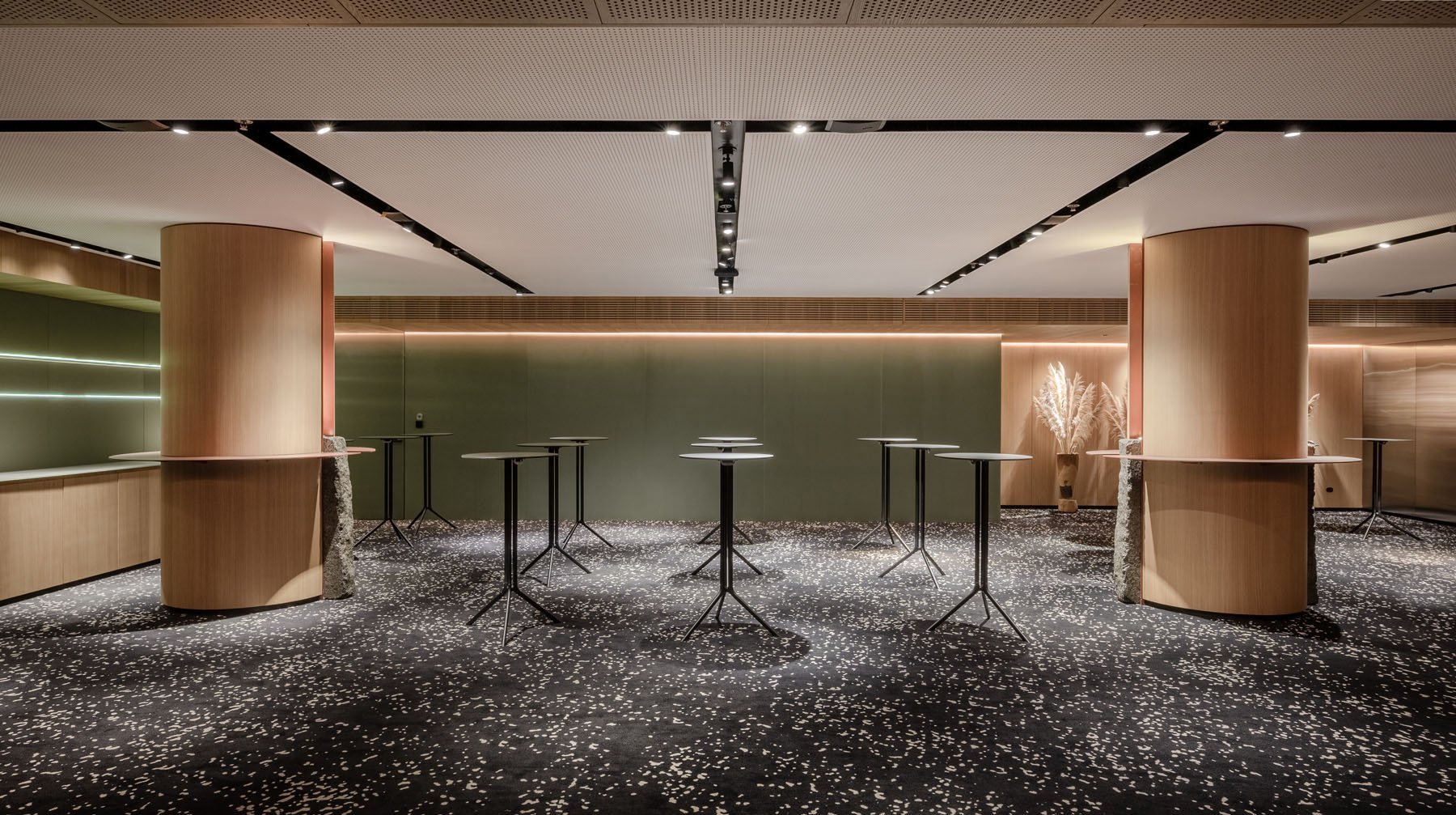 GRAND EMILY HOTEL/ Конференц Зал — YOD Group-6