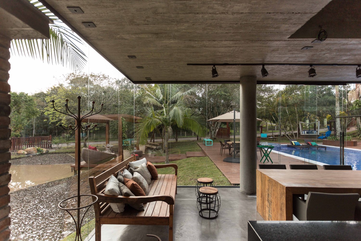 巴西 EL165 休闲小屋 | 混凝土与砖的巧妙结合-8