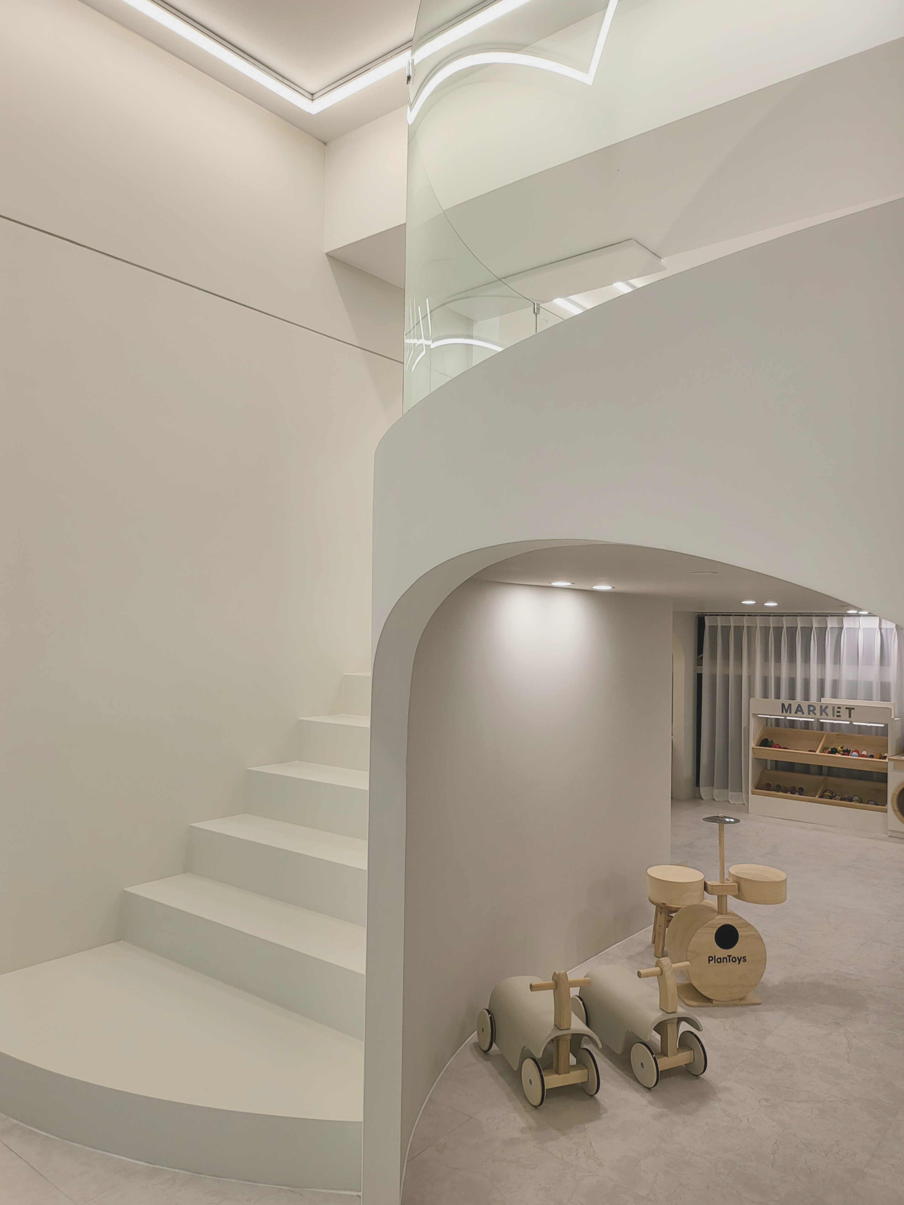 高级白色设计，75 平小户型的华丽变身-11