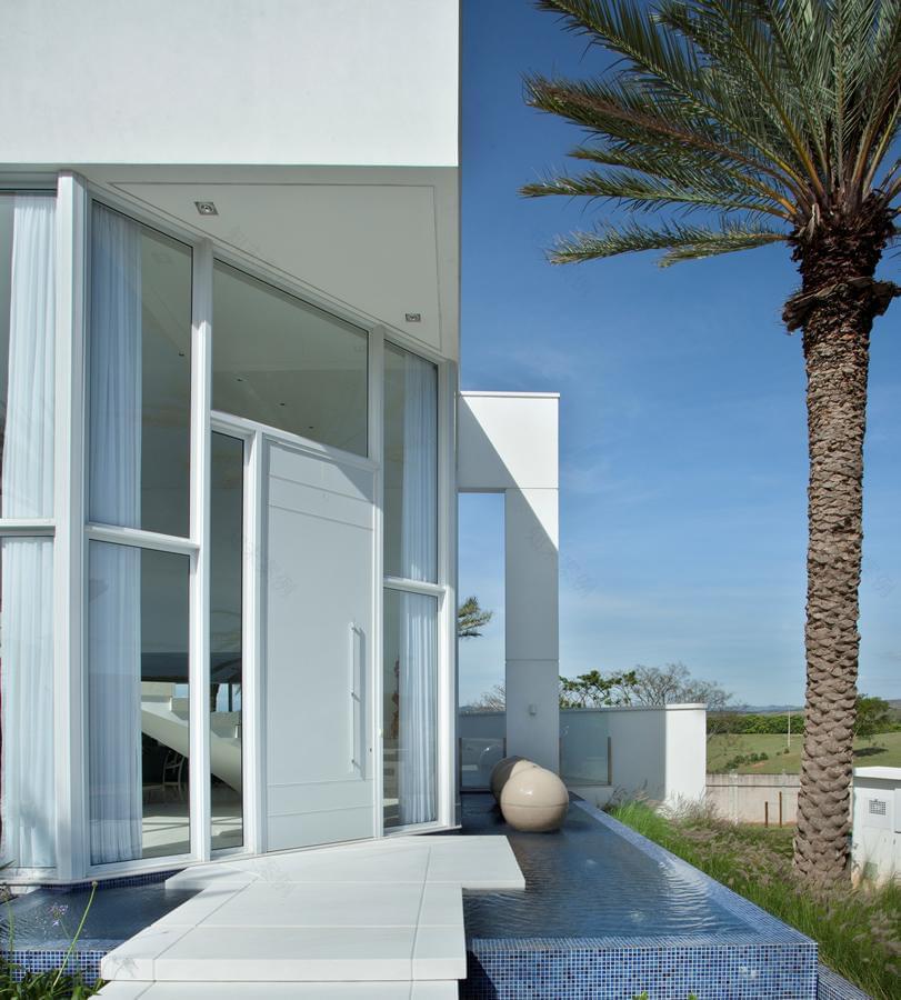 巴西 PUPO+GASPAR 建筑事务所的现代极简住宅设计-3