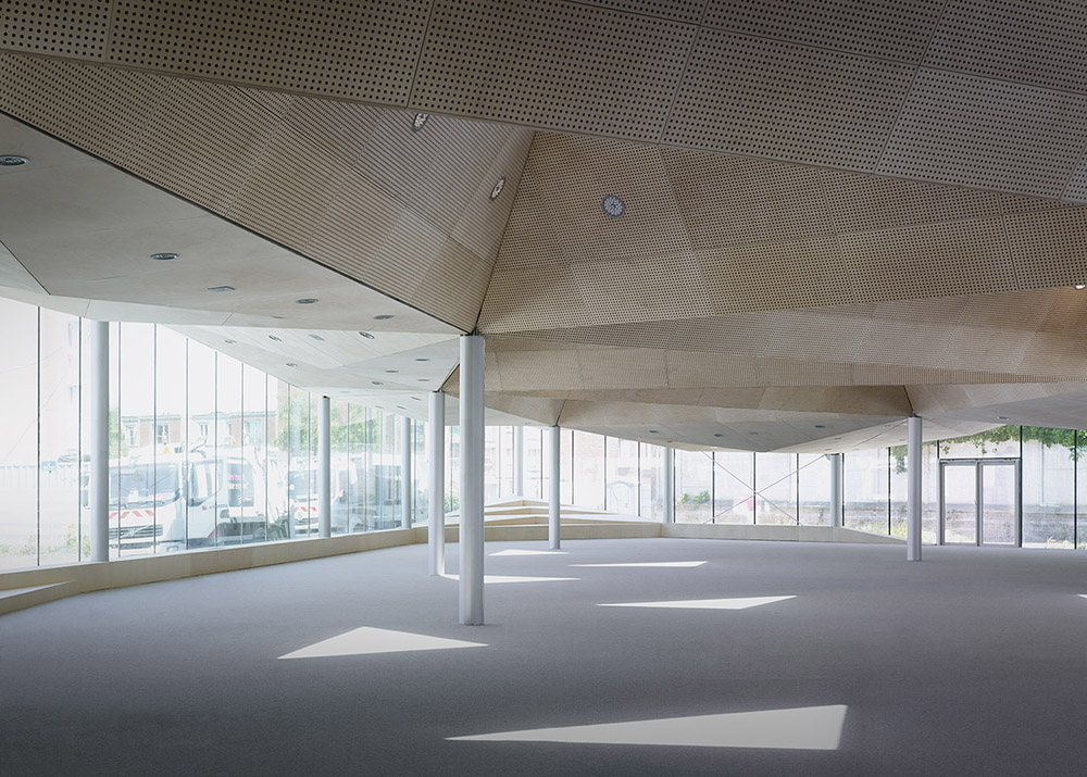 法国 La Madeleine 媒体图书馆,工业风与温暖环境的完美融合-20