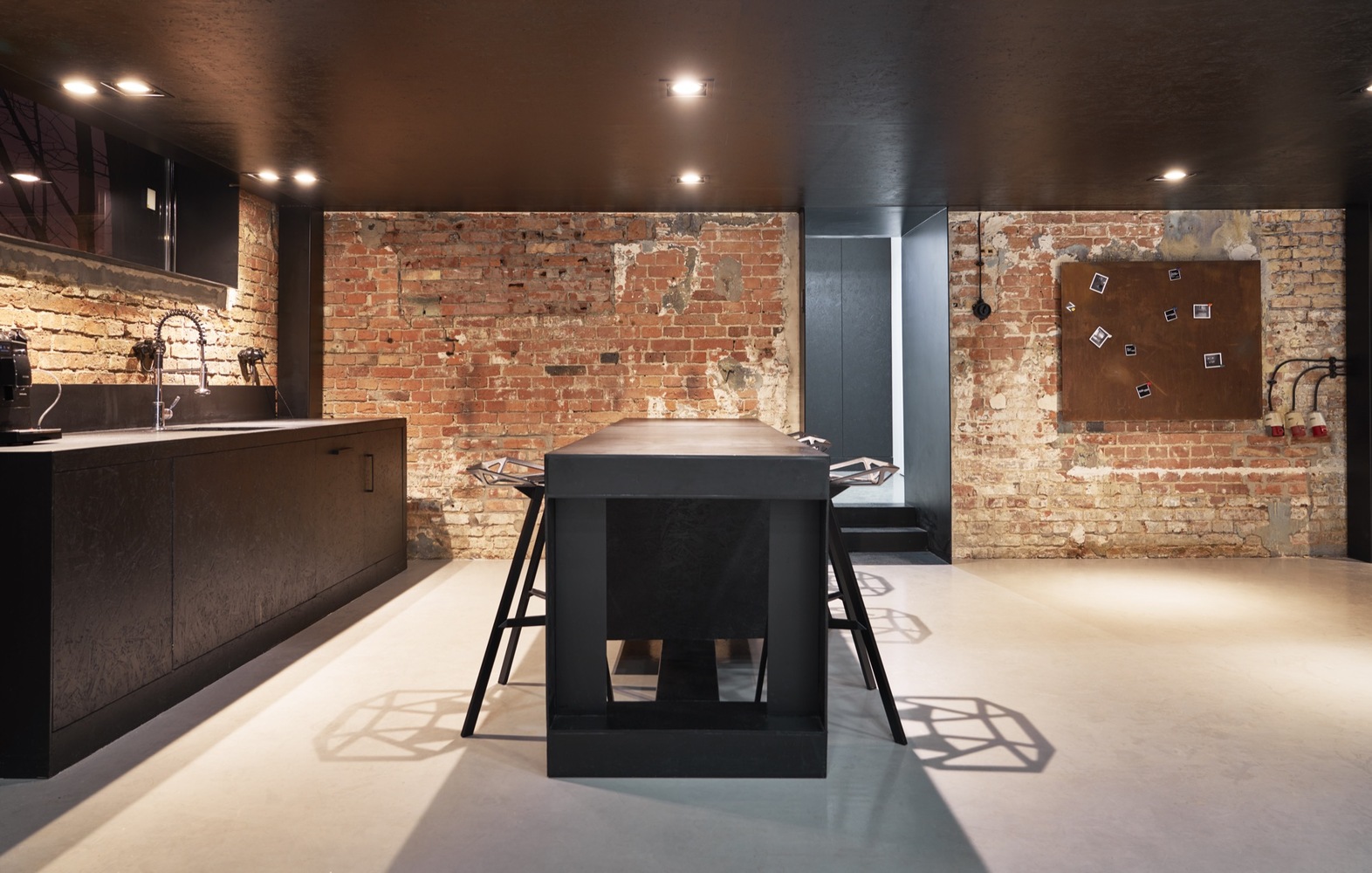 波兰华沙摄影棚改造,工业风与现代化的完美结合-31