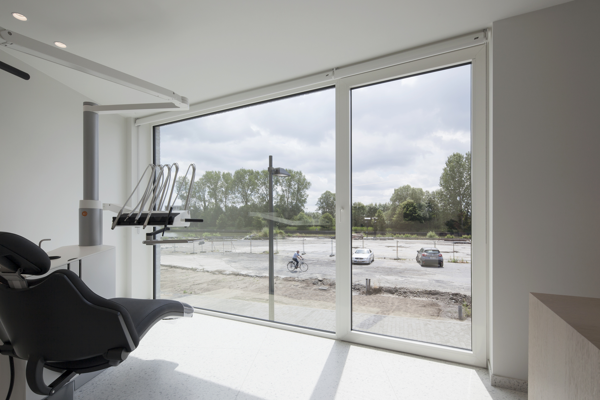 小地块大设计 | 公寓与牙科诊所的巧妙融合-3