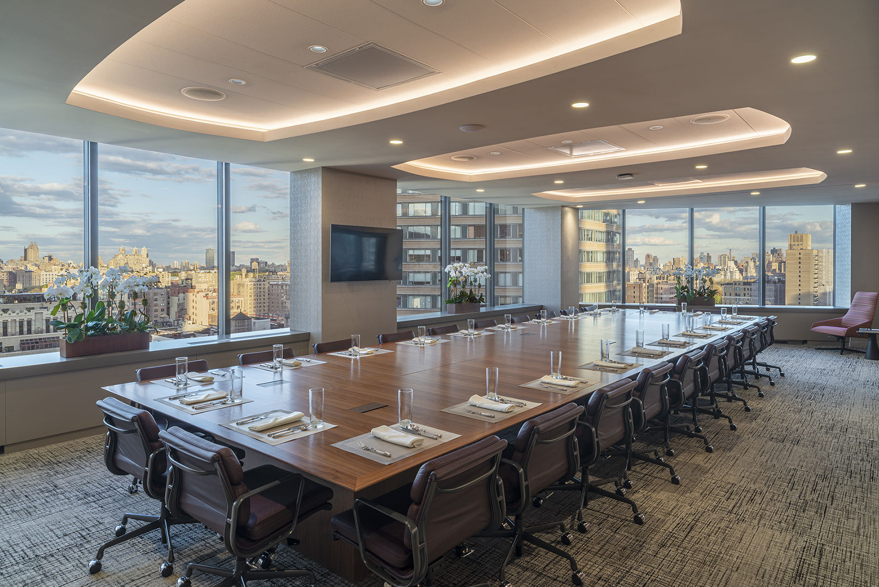 A Look Inside Tiger 21’s Elegant New NYC Office - Officelovin'-5