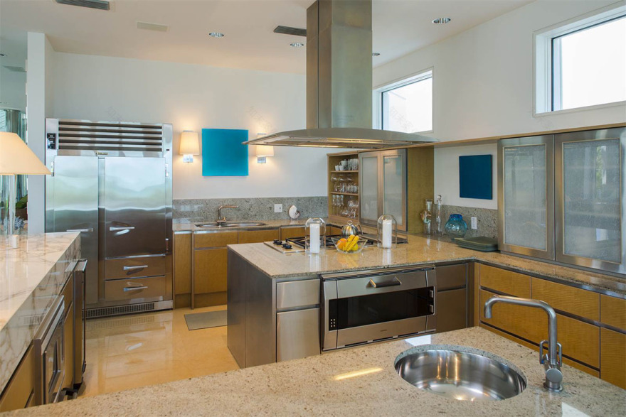 佛罗里达海滨带玻璃电梯和楼梯的豪华住宅丨乌拉圭佛罗里达丨建筑师迈克尔·戴德莫尔-9