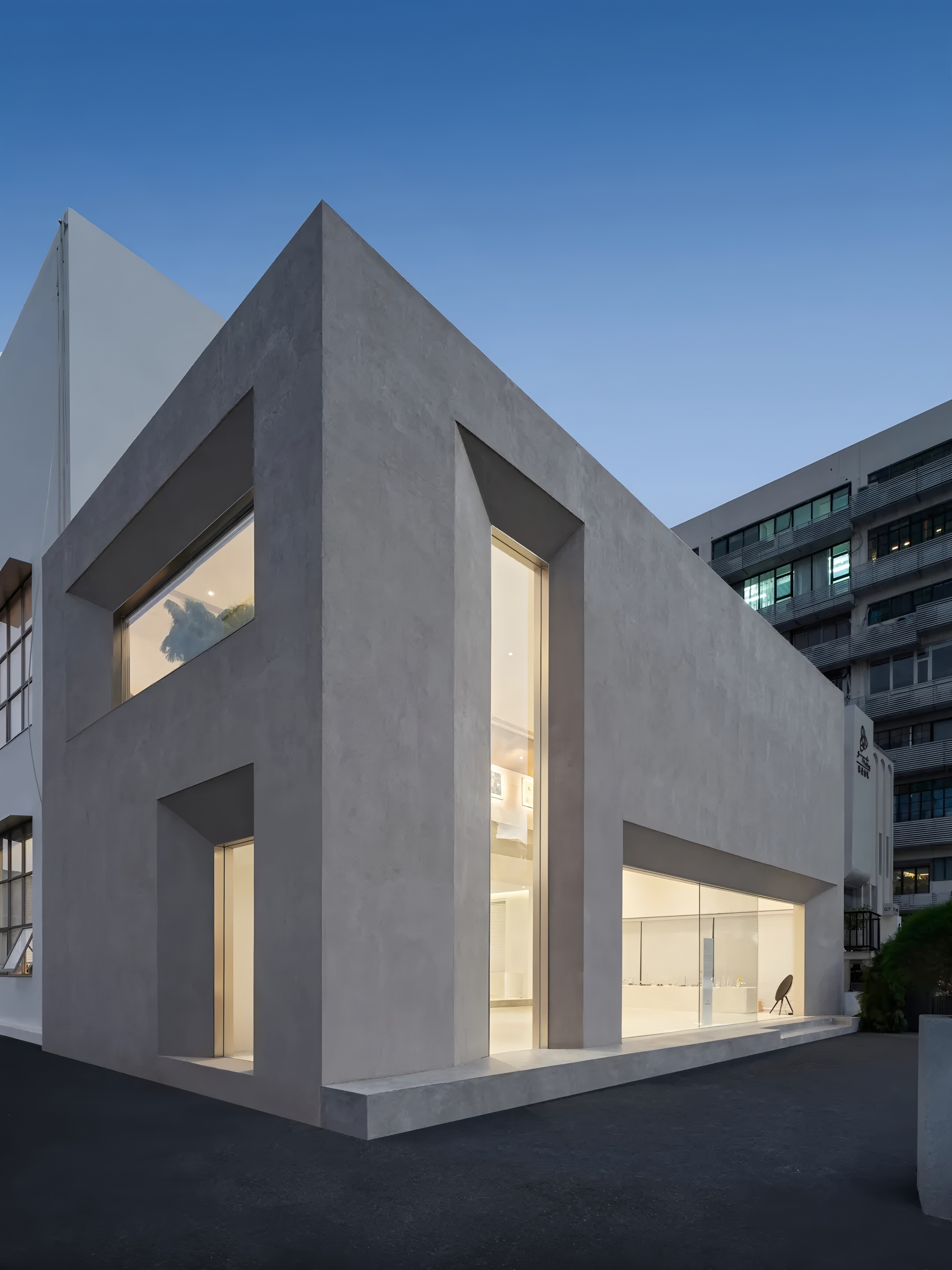 新作 · 广州服装办公室艺术展厅丨中国广州丨路见设计 SEEDESIGN-1