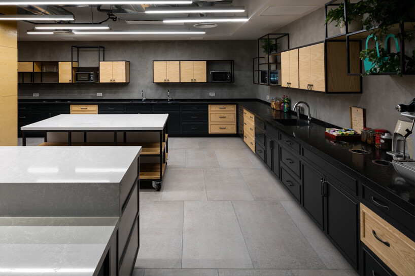 集思广益,以色诱人——Broadcom 办公室设计-19