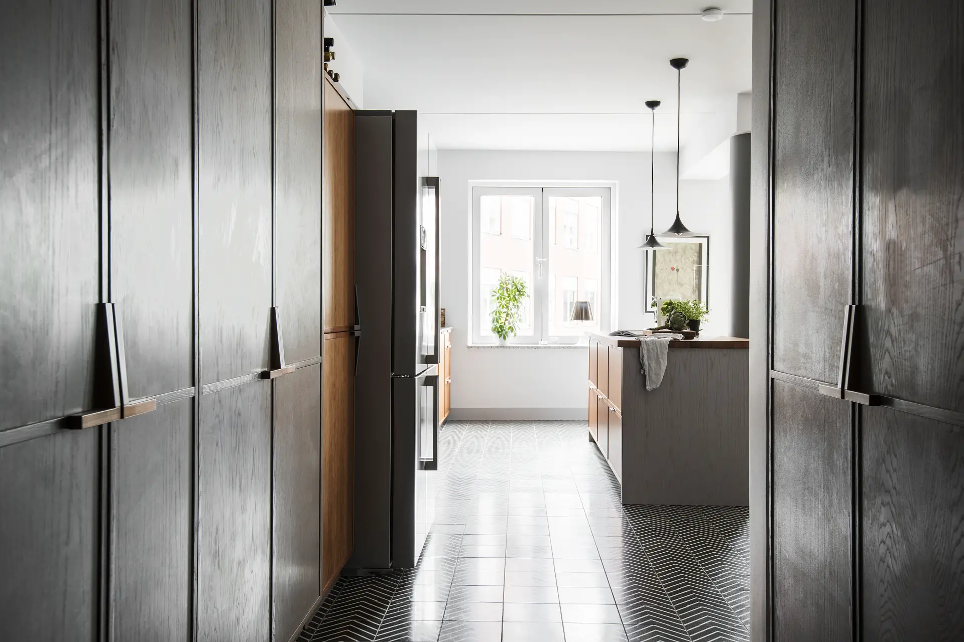 瑞典设计师打造纽约风格家庭公寓，水景阳台成亮点-15