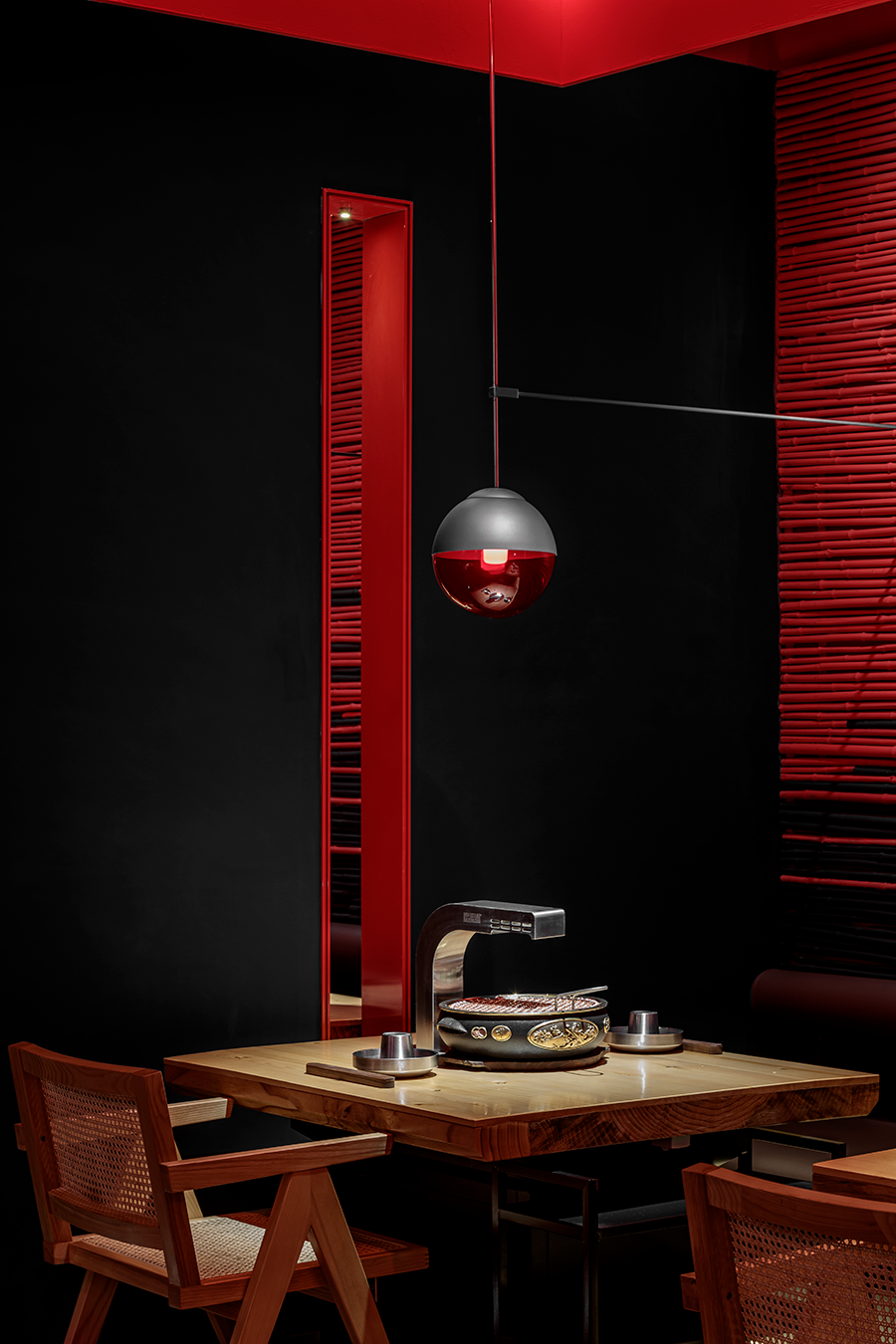 成都 320㎡火山岩洞韩式烤肉空间,演绎红与黑的独特魅力-67