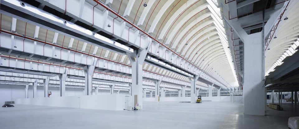 西班牙旧工厂翻新,韵律几何新风貌-34