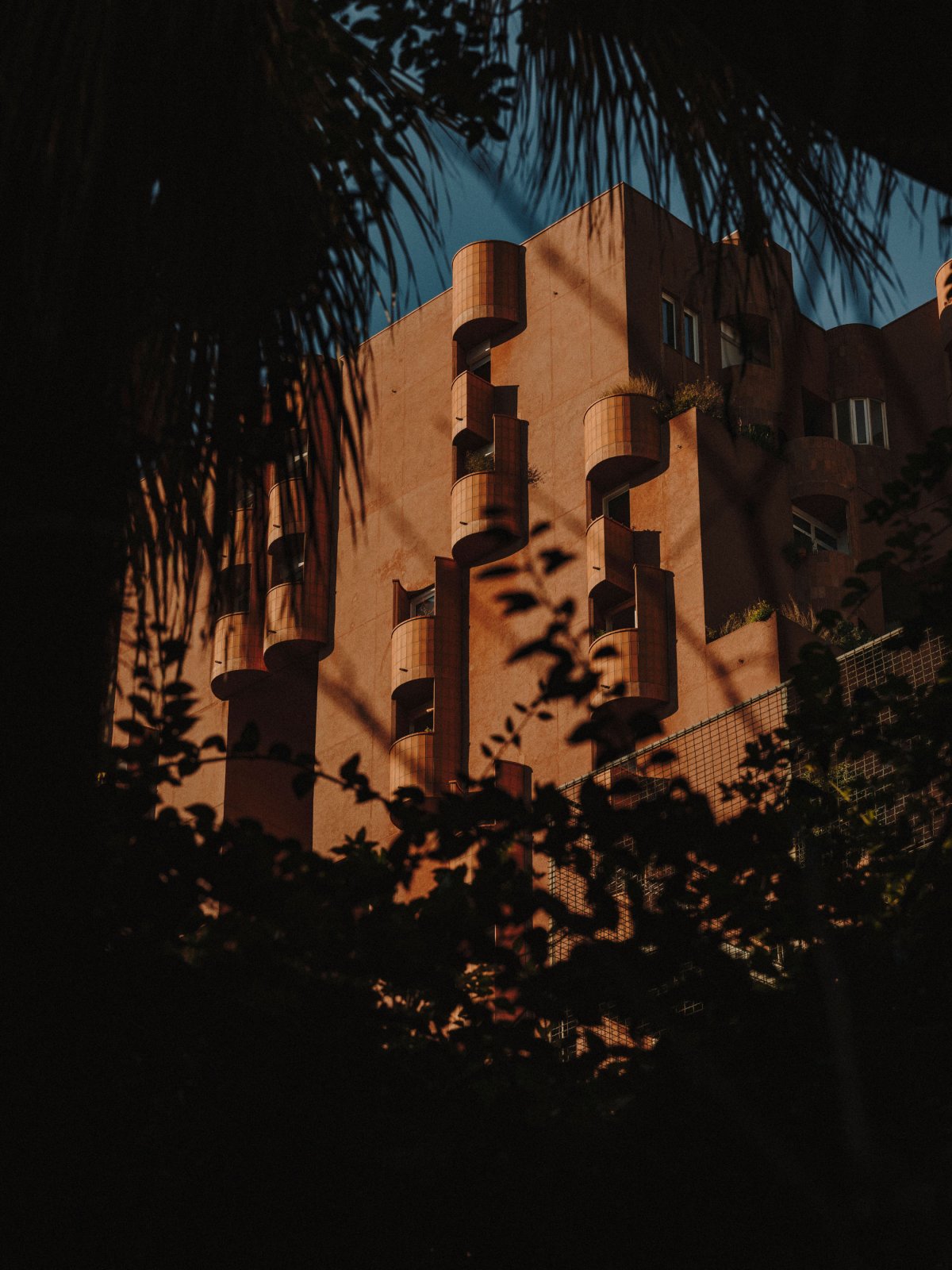 西班牙巴塞罗那郊外废弃水泥工厂改造丨Ricardo Bofill-10