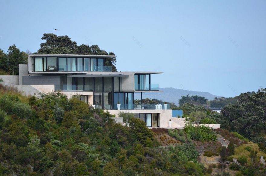 新西兰岩石海岬上的混凝土住宅(New Zealand Hekerua Bay Bay House)-12