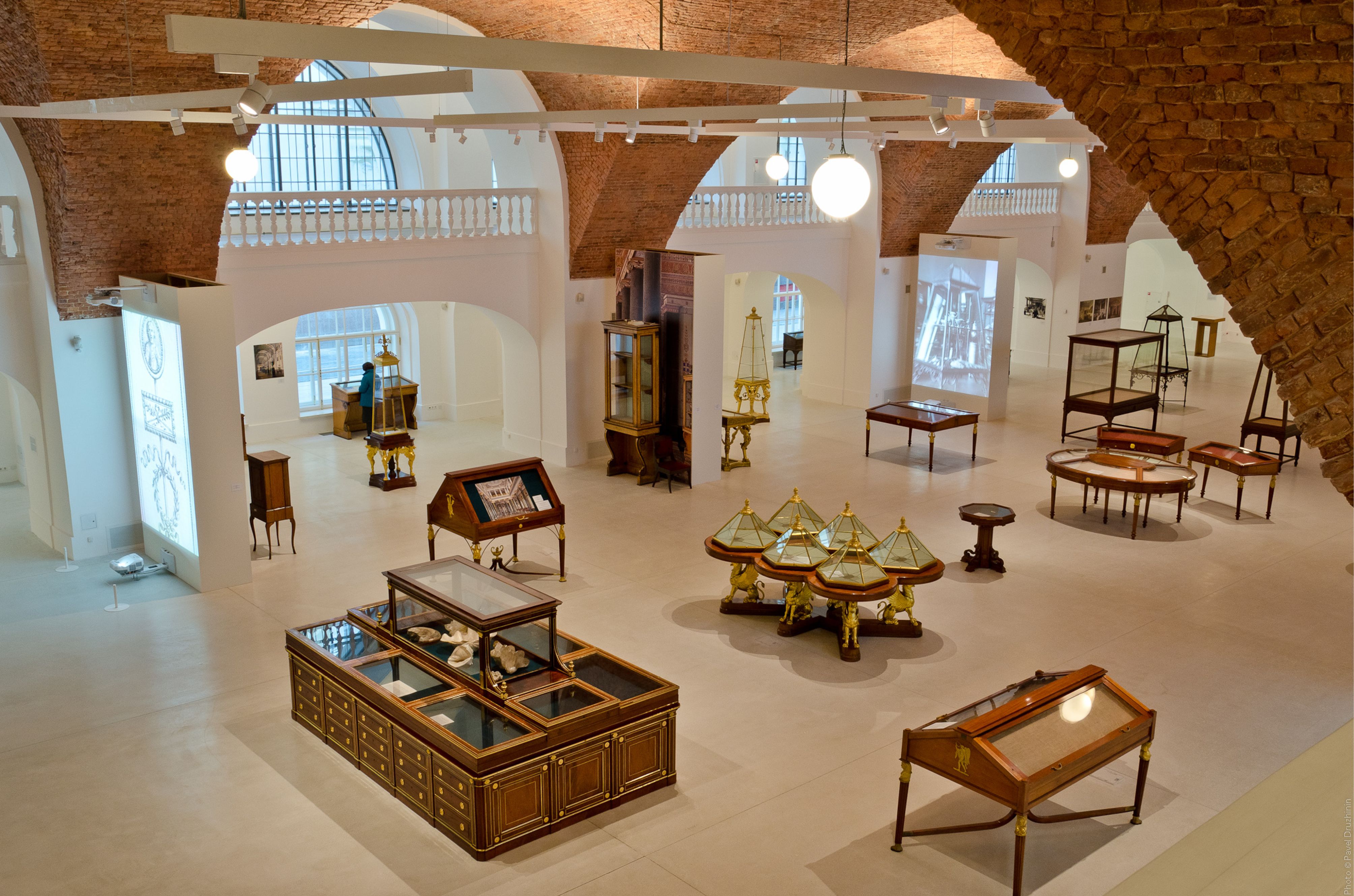 显隐之间 · 圣彼得堡小赫尔米特博物馆展示柜展览-11