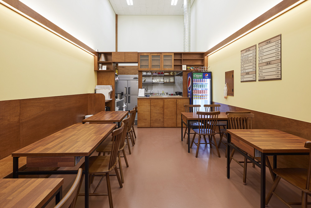 23 平米韩式美食店，极简风格打造温馨空间-3