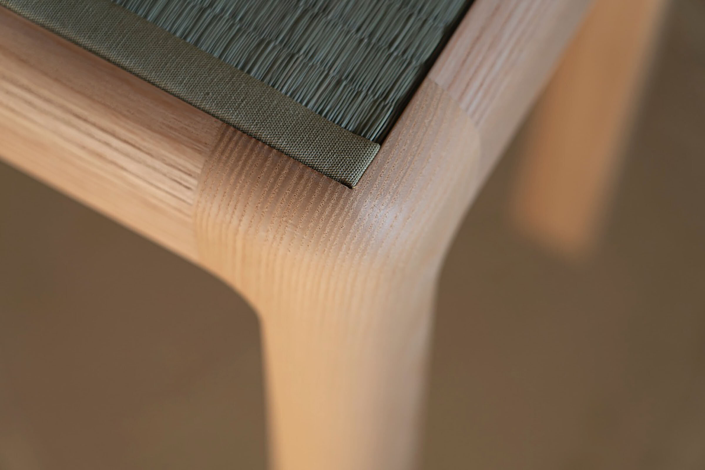 畳の椅子「bunbuku」及配套桌子设计丨辻村久信设计事务所,株式会社ムーンバランス-19