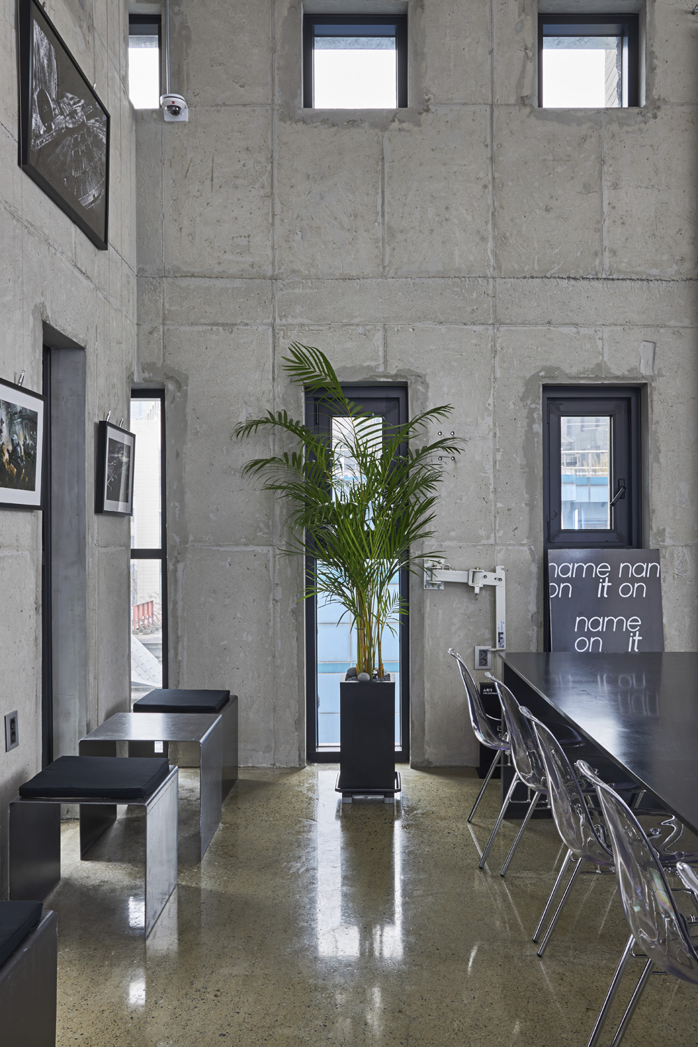 金属材质打造独特氛围的 50 平米咖啡厅-16