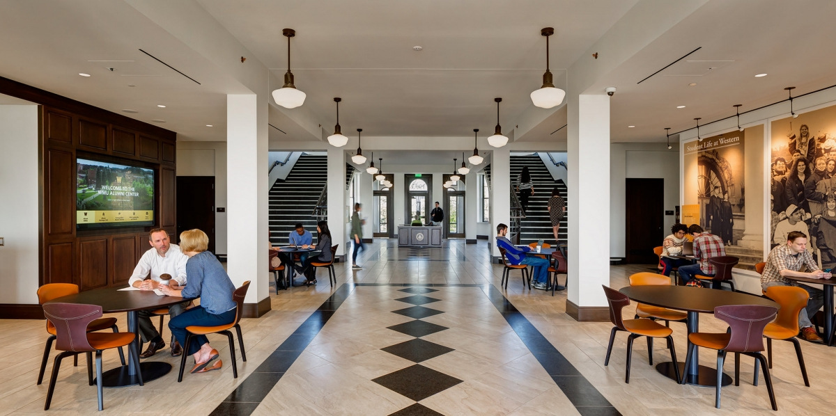 西密歇根大学校友中心 | 历史与现代的完美融合-7