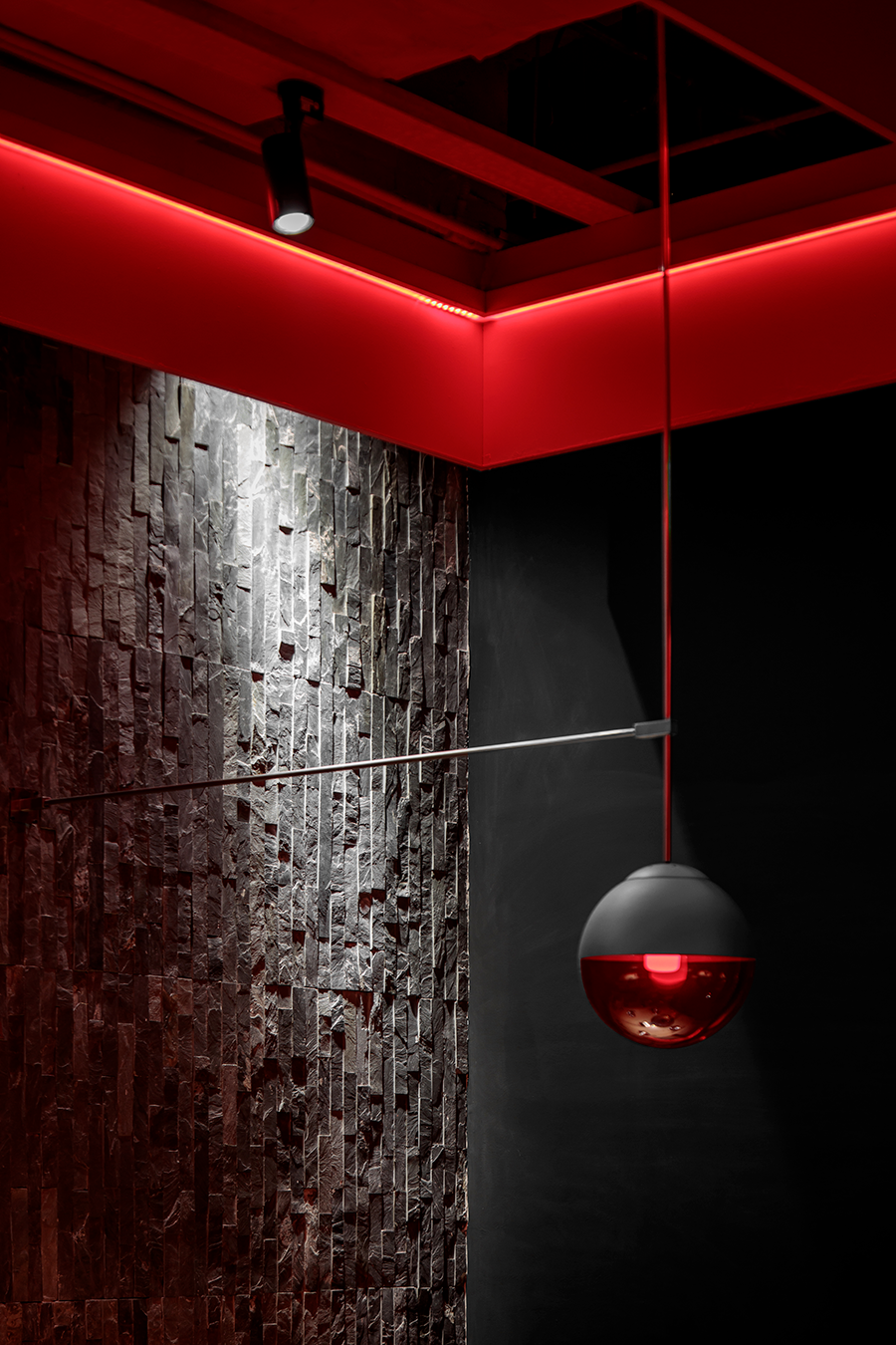 成都 320㎡火山岩洞韩式烤肉空间,演绎红与黑的独特魅力-70