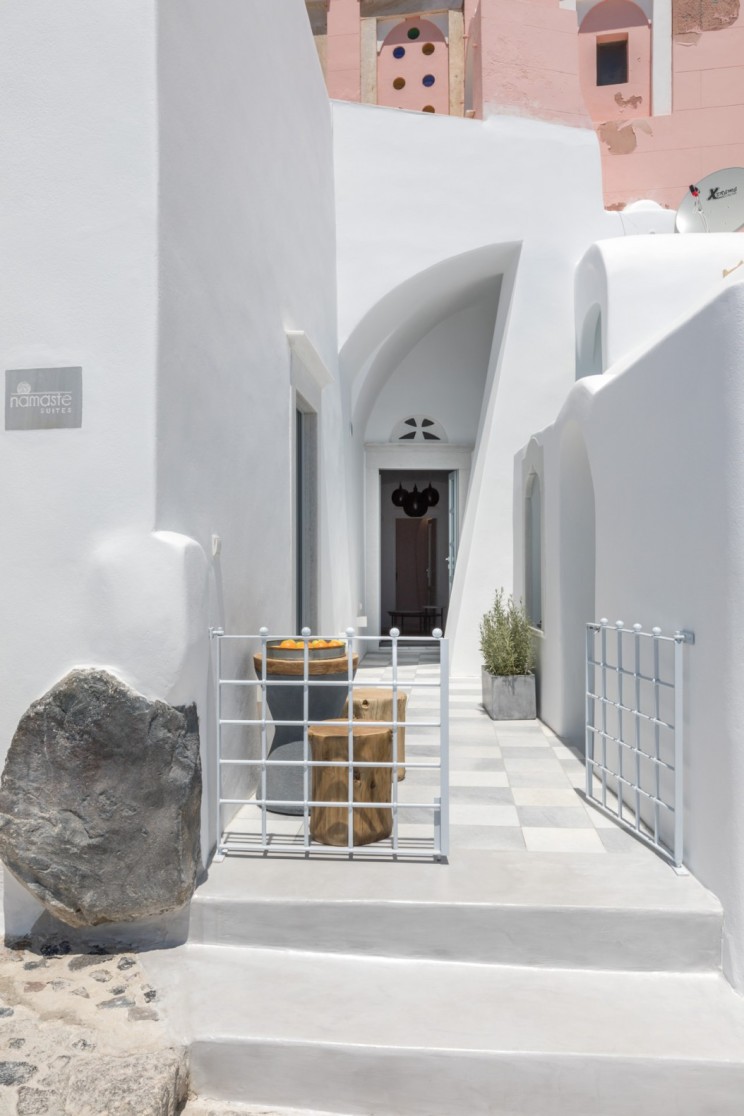 圣托里尼 Namaste Suites 酒店 | 简约自然的地中海风情-1