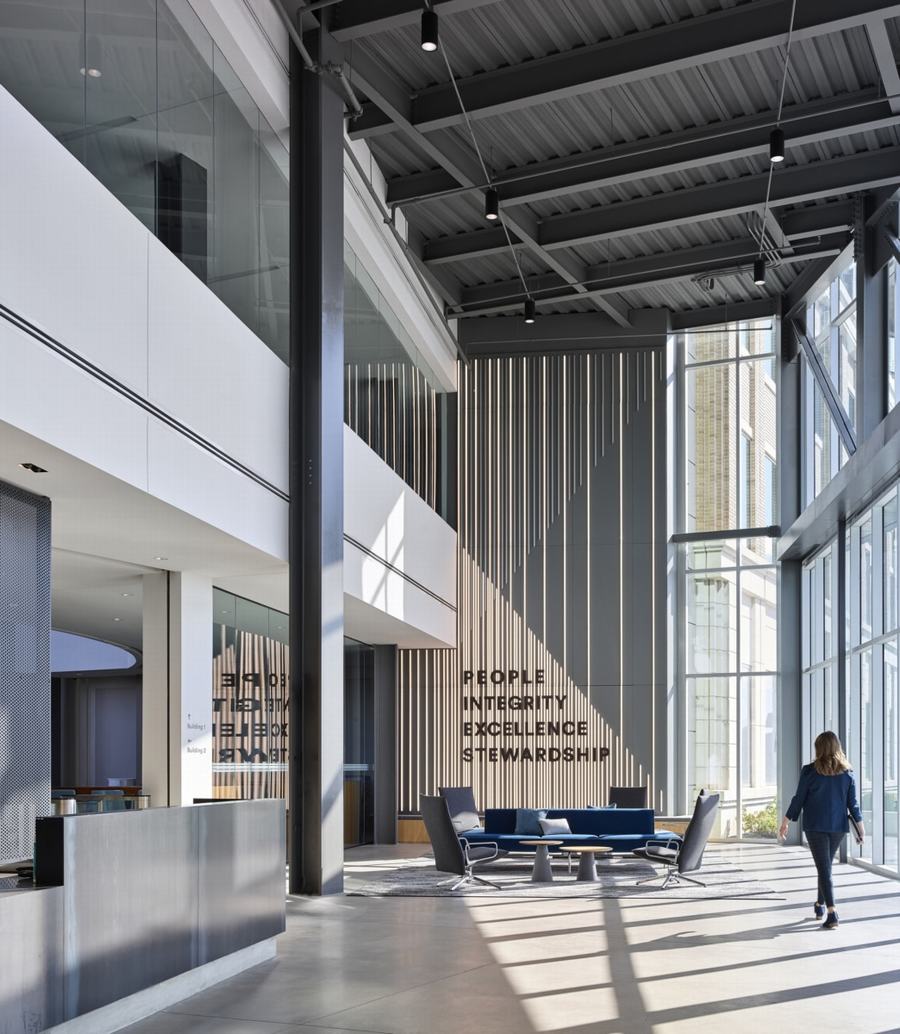 开放式布局使员工能够在日光充足、高度灵活的办公室进行协作 - 米尚丽零售设计网 MISUNLY- 美好品牌店铺空间发现者-0