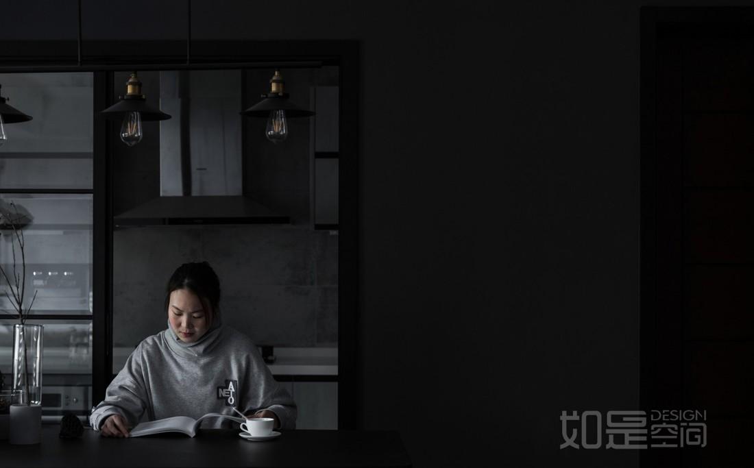 成都如是空间设计田青 | 水泥工业风平层住宅,回归本真美-17