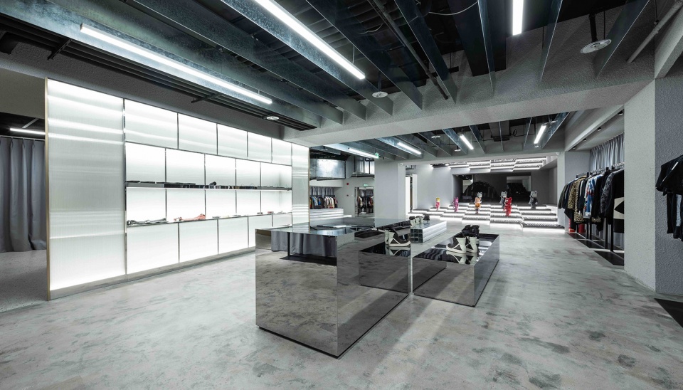 上海"By"商店 | 碎片化空间与艺术展览的完美融合-37