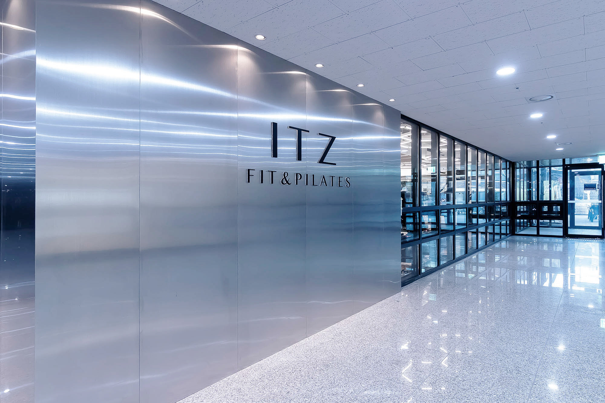 简约时尚的 88 平米 filates&PT 专卖店设计-2