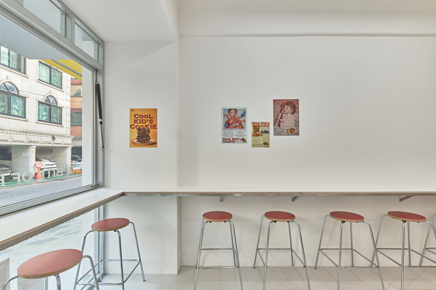 白色简约的 7 层甜品店空间设计-9