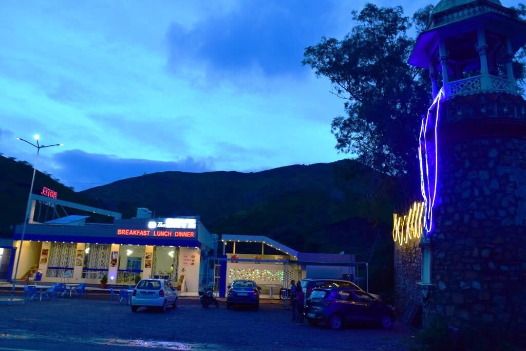 罗伊高速公路餐厅-9