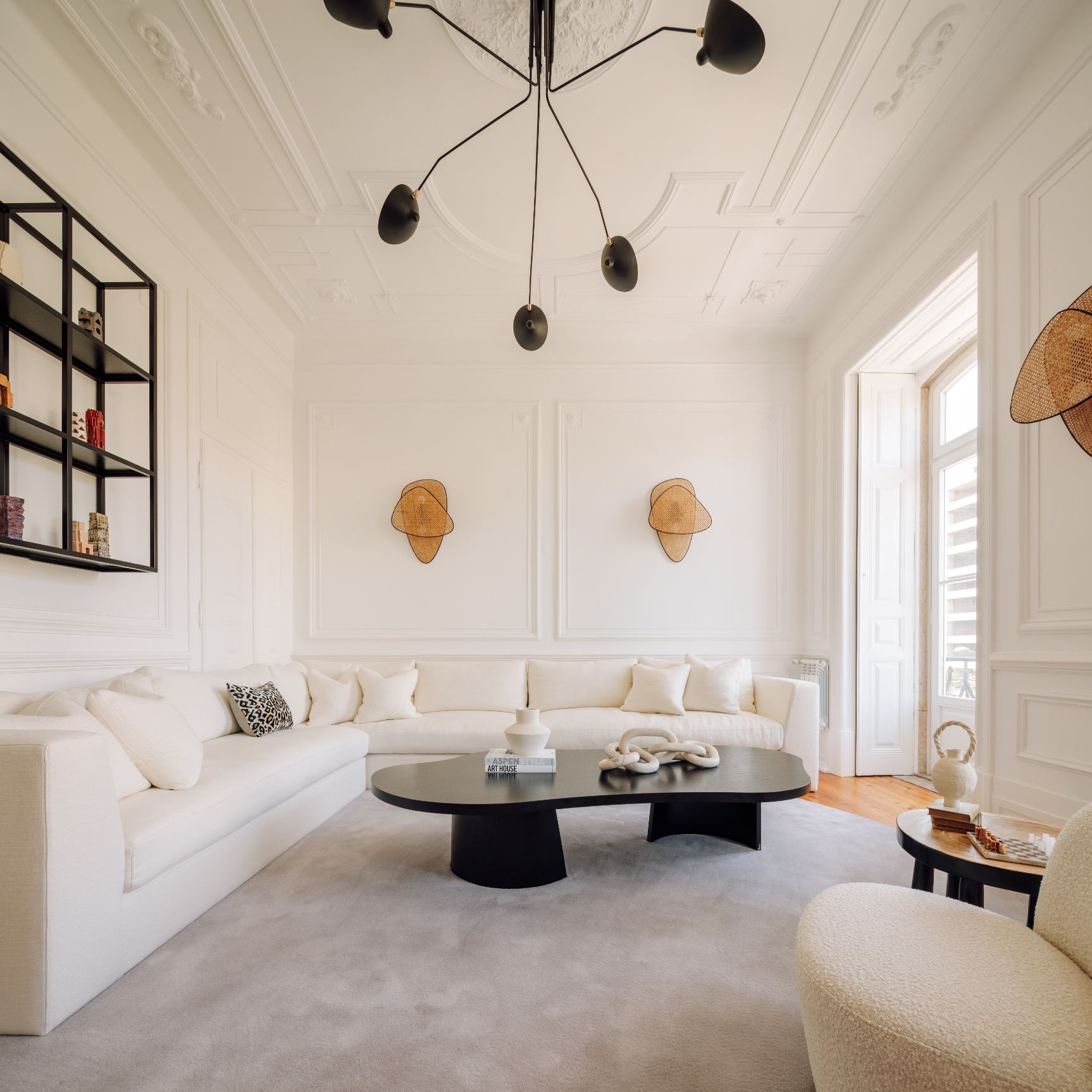 里斯本优雅定制公寓 | 白色主题打造宁静舒适空间-0