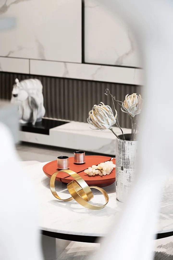 现代轻奢样板间，克莱因蓝演绎极致简约-3