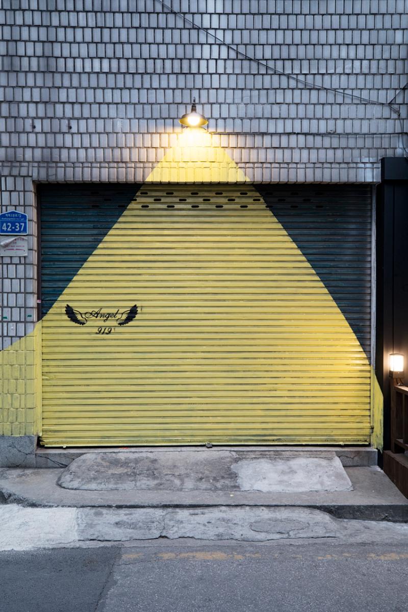 照明营造氛围的空灵咖啡厅设计-12