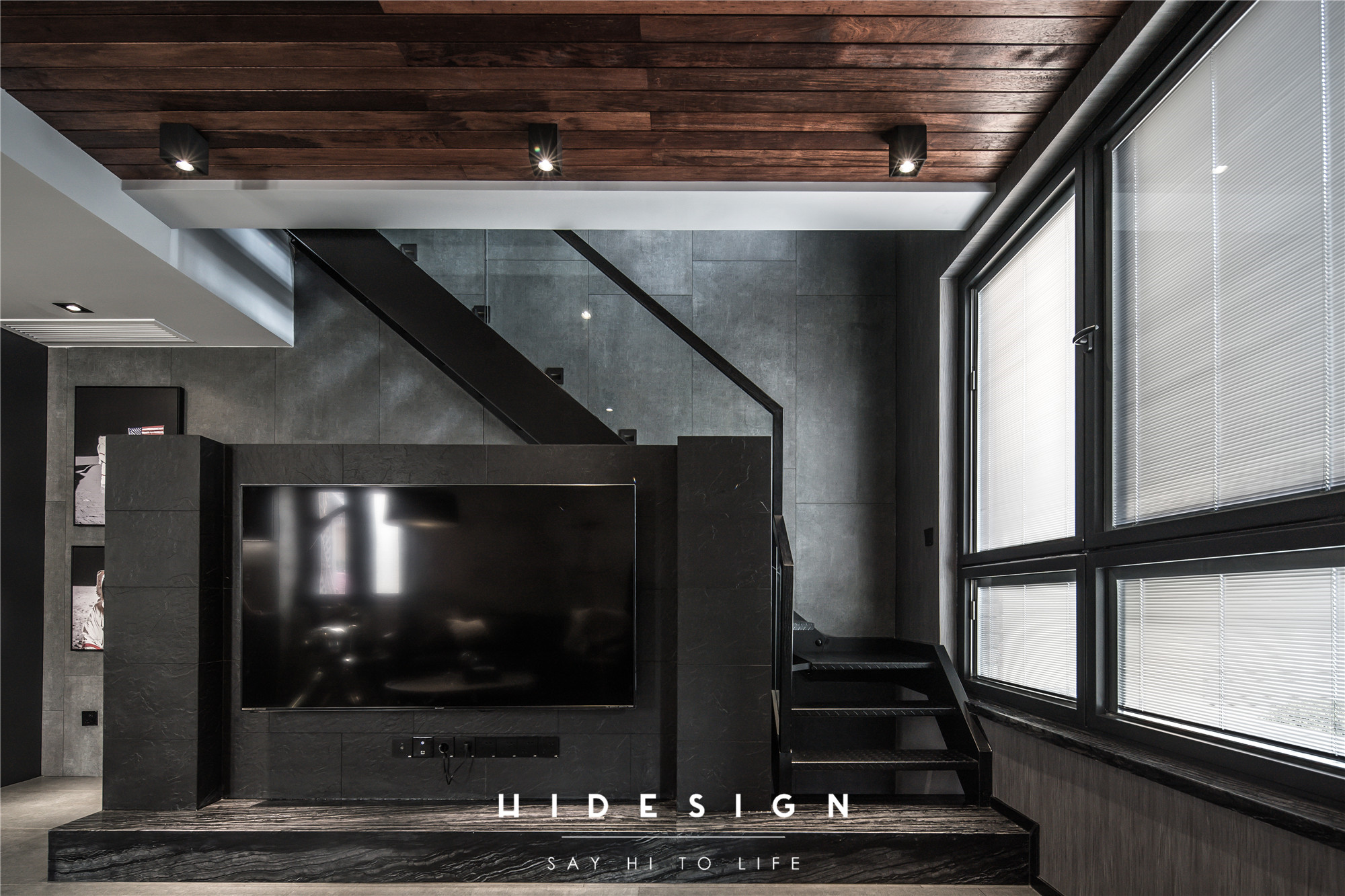 深色工业风重塑阿斯加德，功能分区打造年轻夫妻理想居所-13