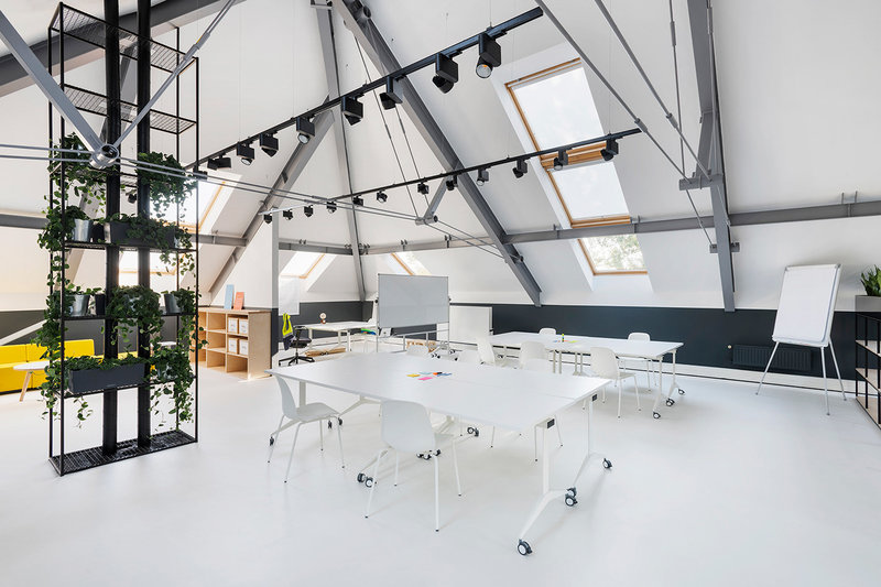 活力办公空间设计——蓝色与绿色的巧妙运用-2