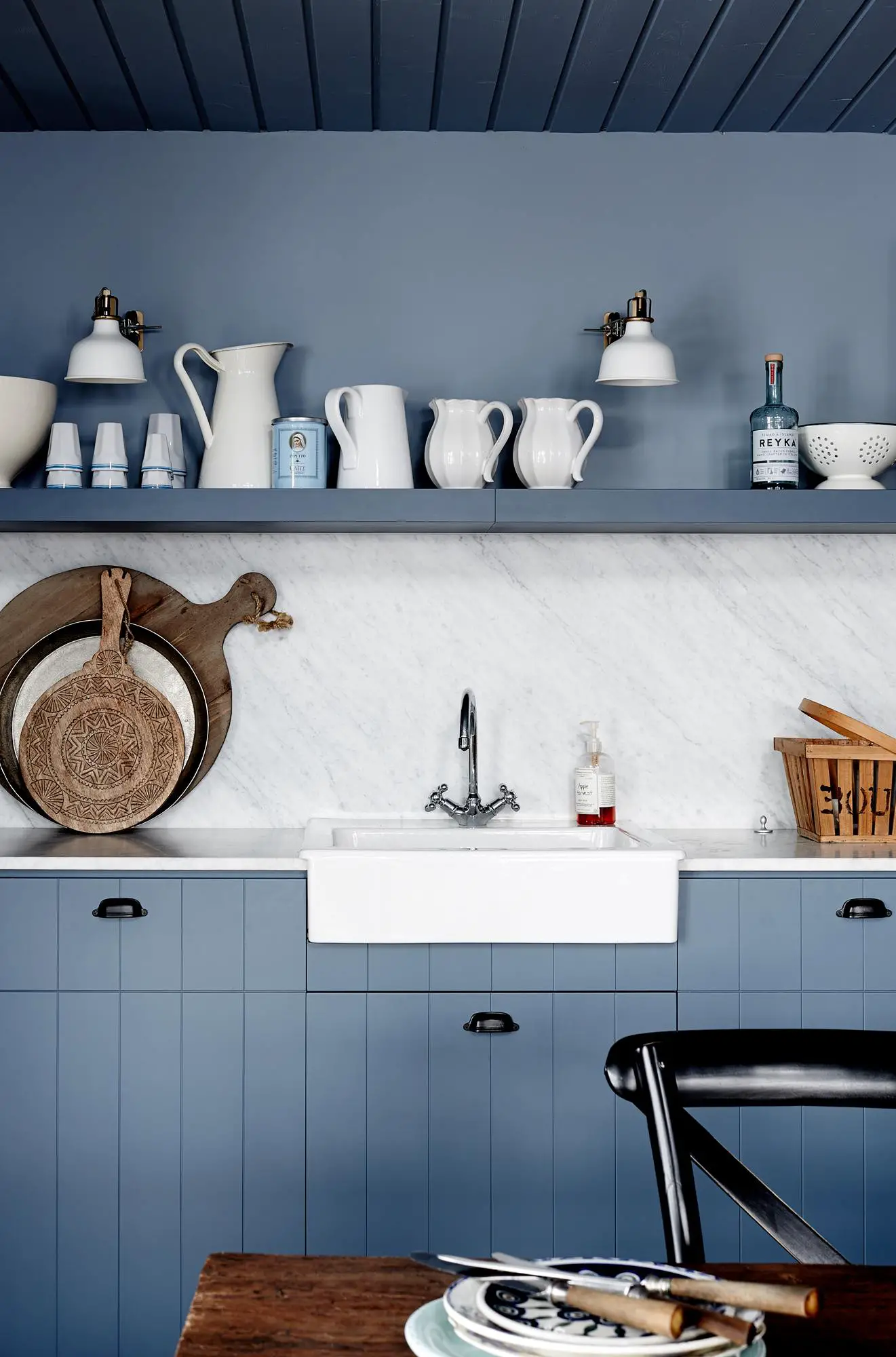 挪威现代渔夫之家，融入荒野的黑色景观-6