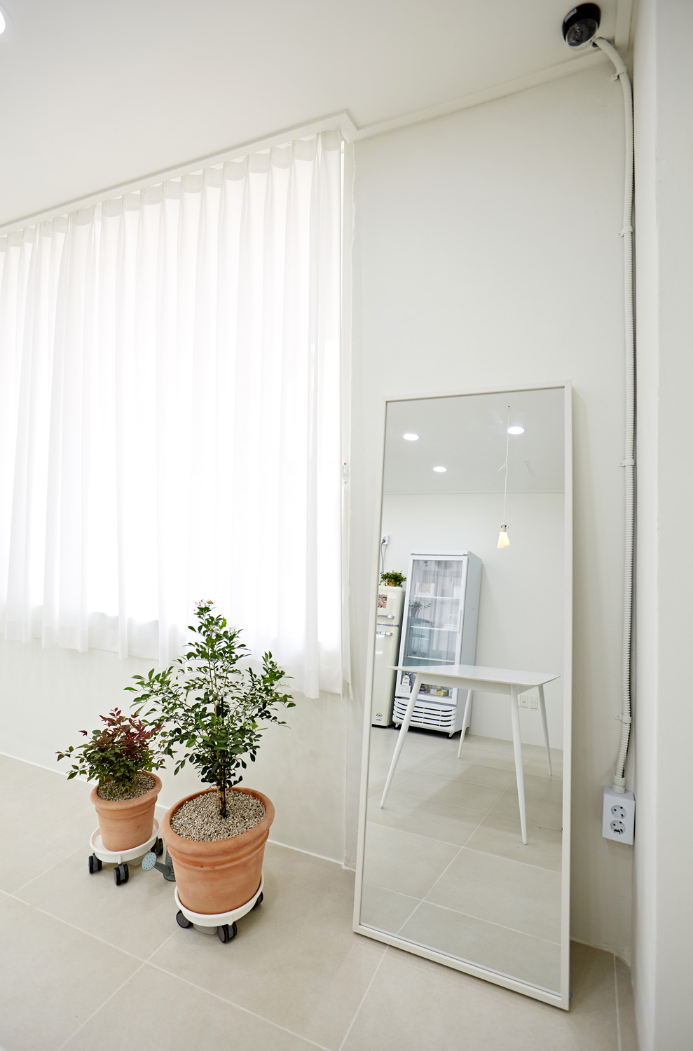 白色简约设计，10 平米小店翻倍吸睛-11