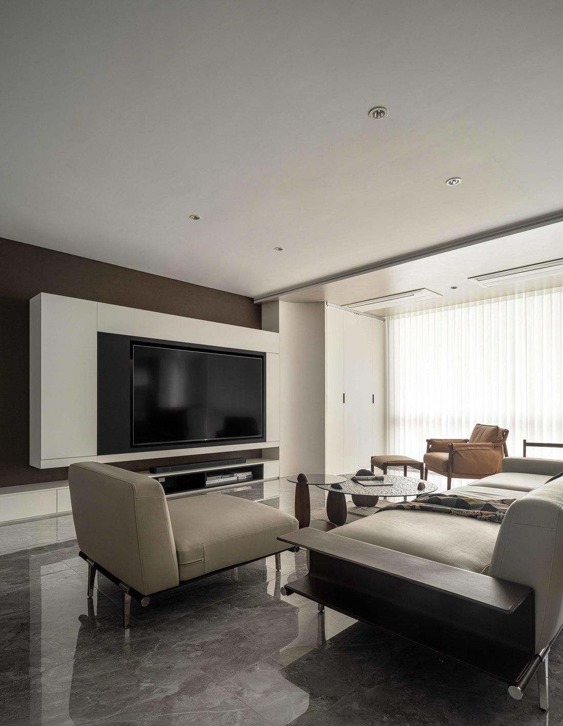 悬空楼梯下的蓝调空间丨中国广州-22