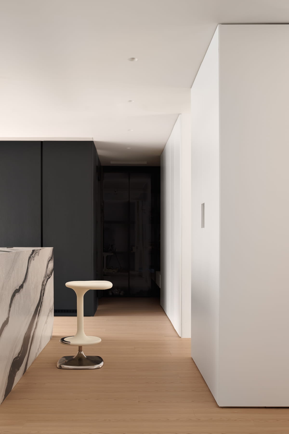 剥离繁杂,黑白描绘生活的纯粹与本真丨赫设计-5