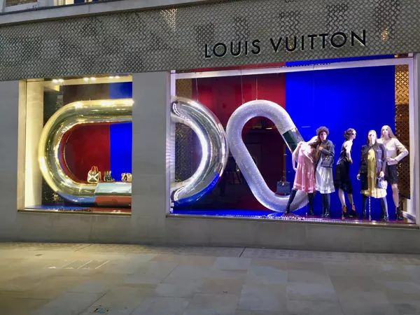 2017年9月伦敦街边秋冬季橱窗设计-33