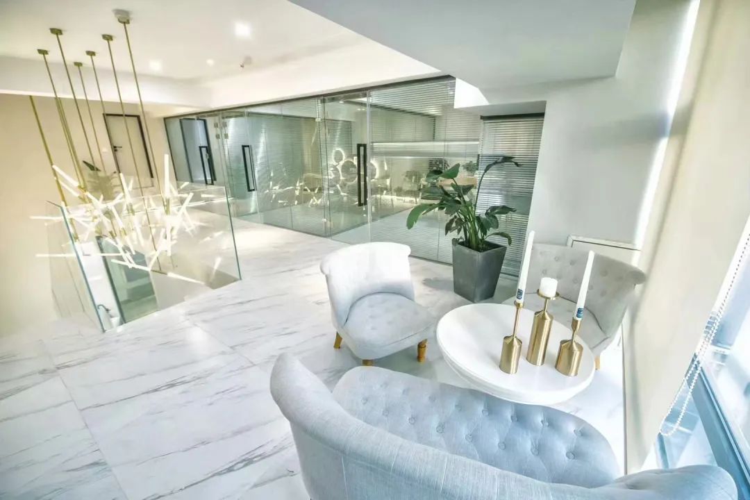 武汉科技感办公室设计 | 楼梯与前台交相辉映-16