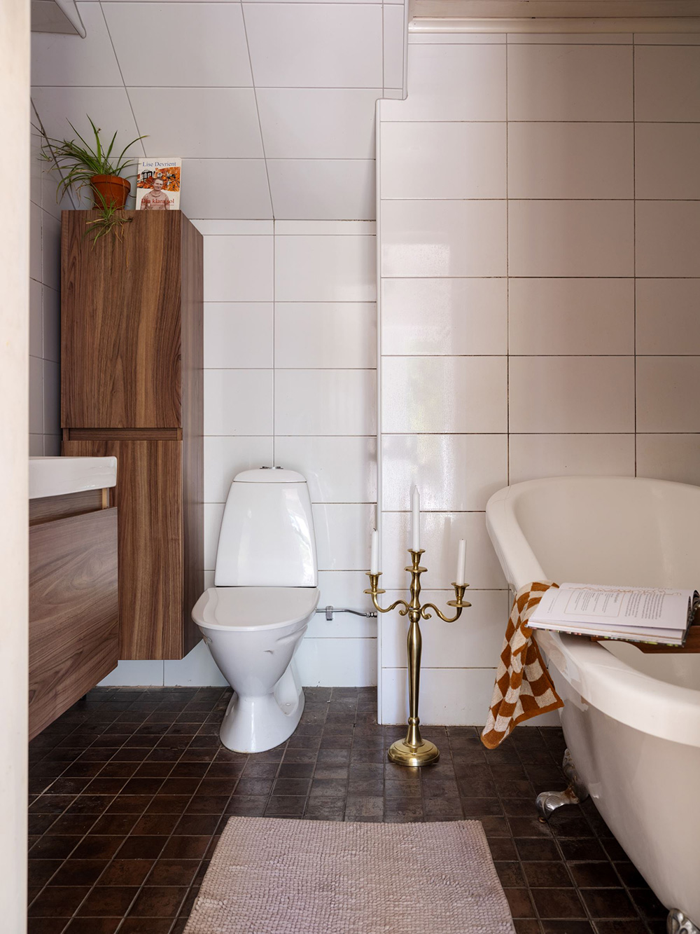 瑞典老村校改造的大型明亮别墅-43