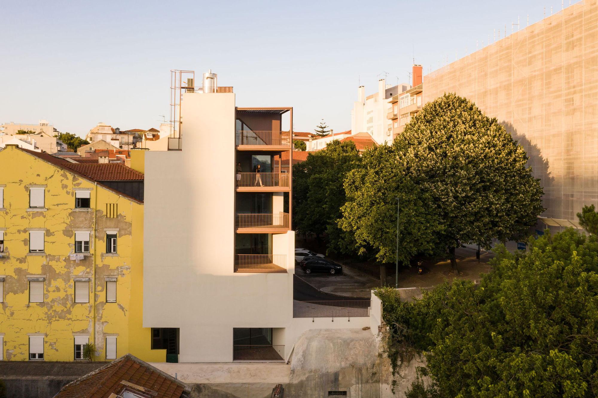 Residential Building by the Aqueduct / António Costa Lima Arquitectos-23