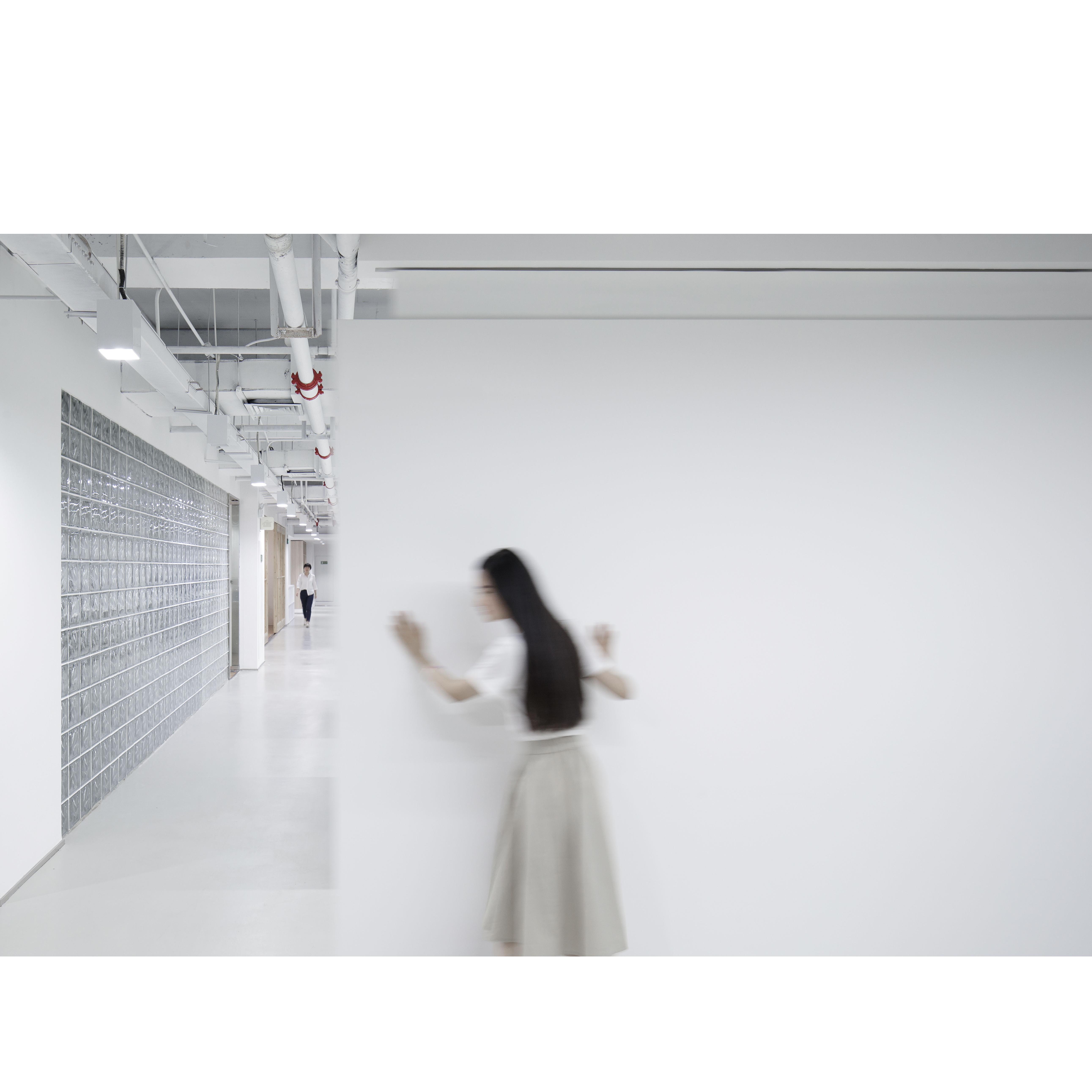 郦文曦建筑事务所打造的游戏公司办公室空间设计-38