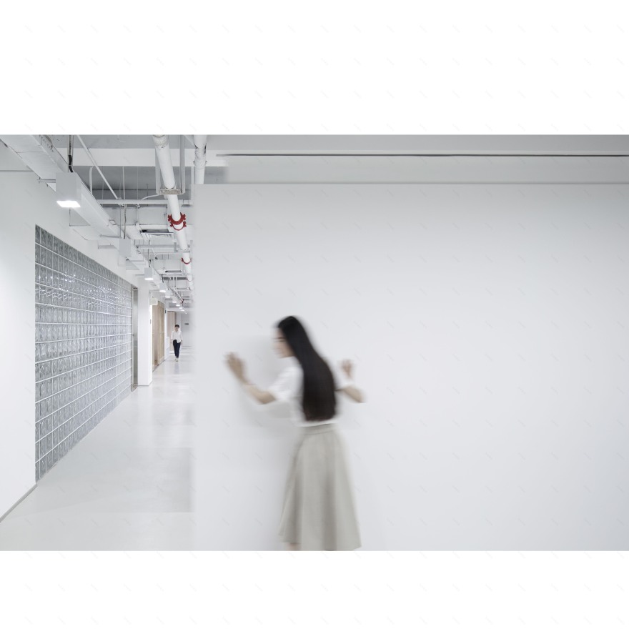 郦文曦建筑事务所打造的游戏公司办公室空间设计-38