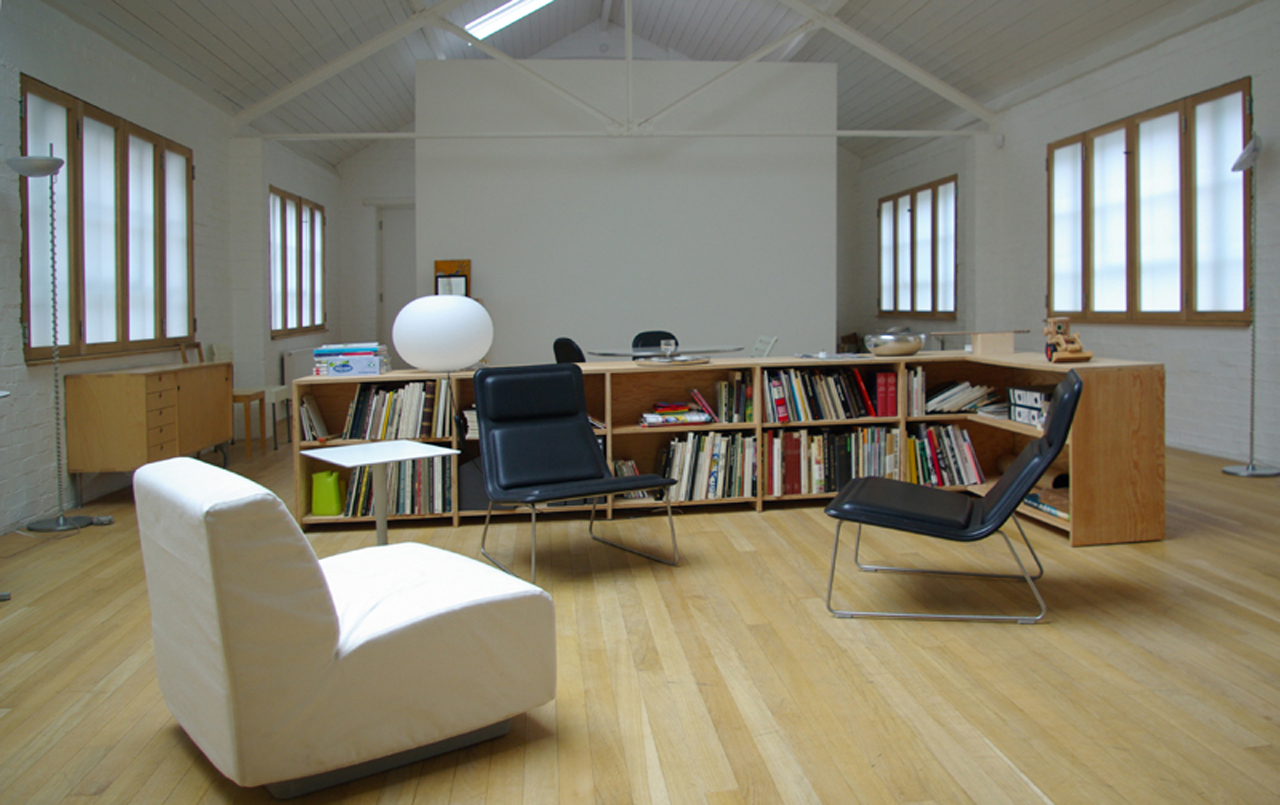 伦敦 Jasper Morrison 工作室 · 仓库改造的办公与零售空间-6