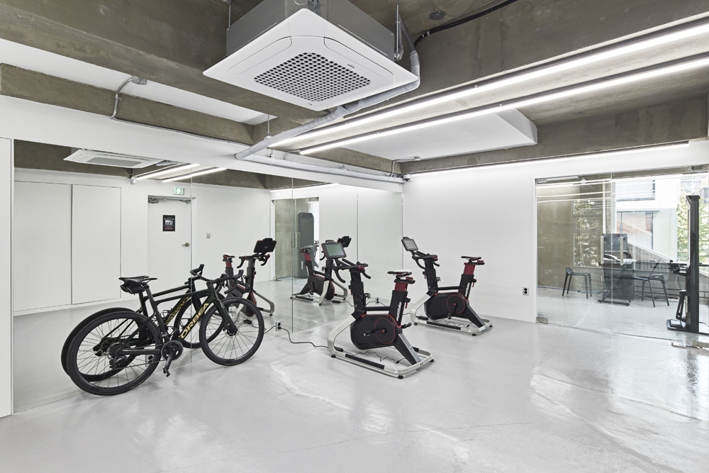 高级运动服装店设计，打造现代与传统的完美融合-16