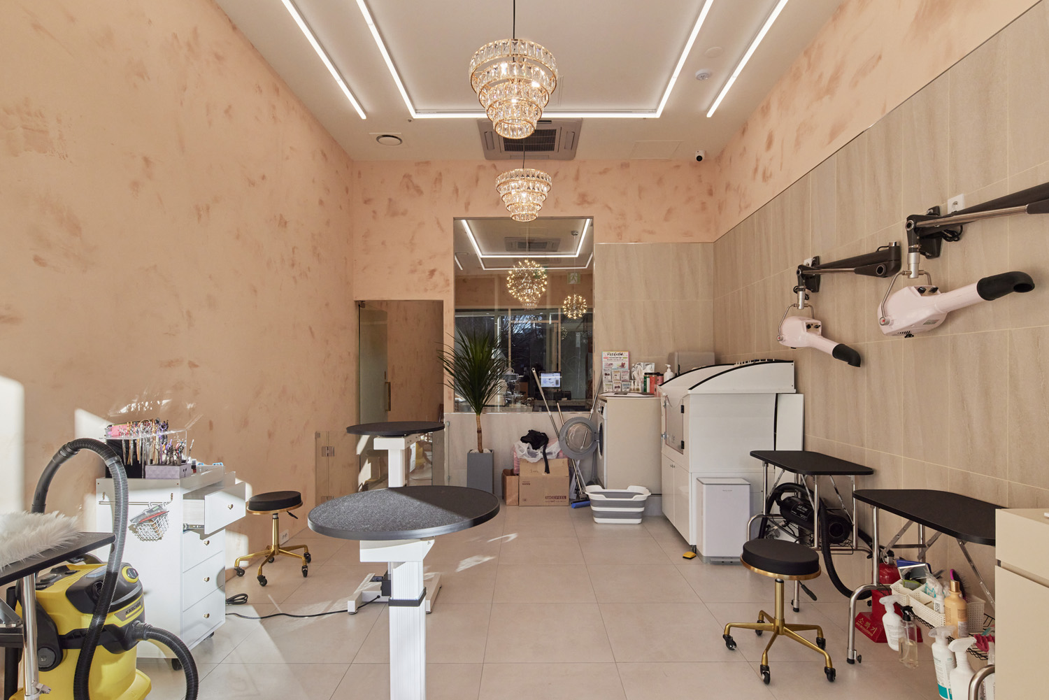 "15 坪温馨咖啡厅&美容室的室内设计"-7